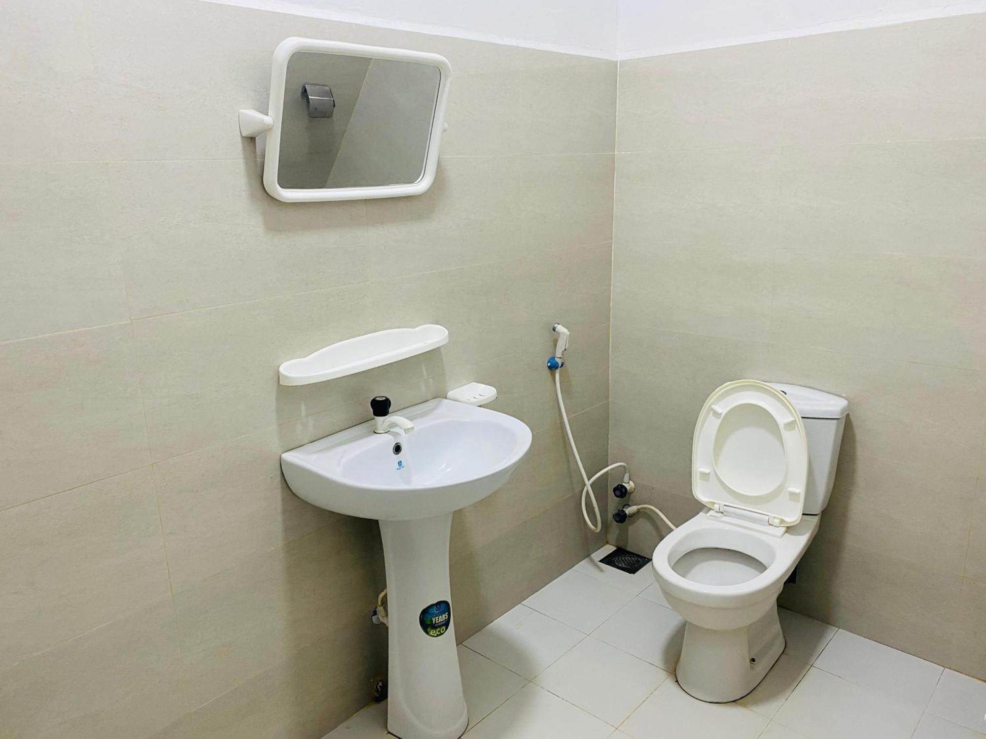 White Villa Hotel Trincomalee Exterior photo