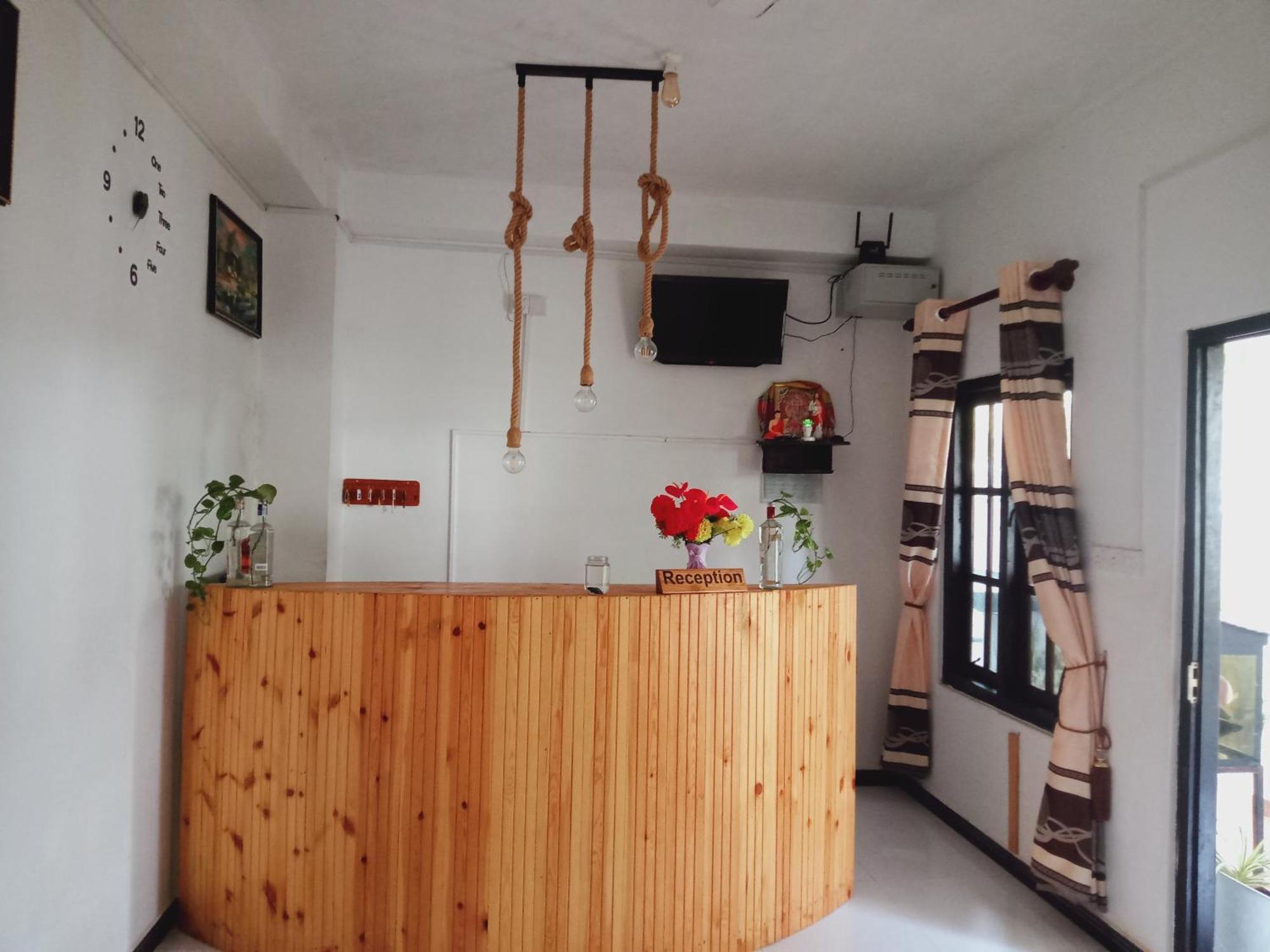 White Villa Hotel Trincomalee Exterior photo