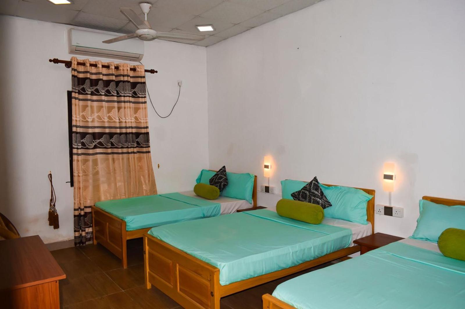 White Villa Hotel Trincomalee Exterior photo